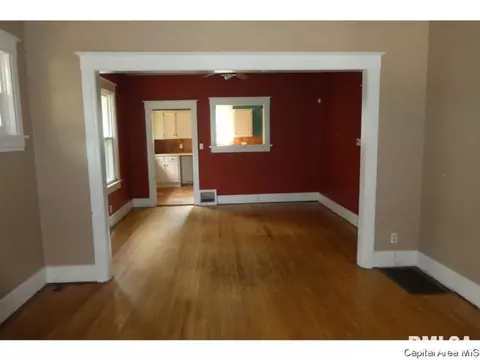 221 N Douglas Ave, Springfield, IL 62702 photo 4