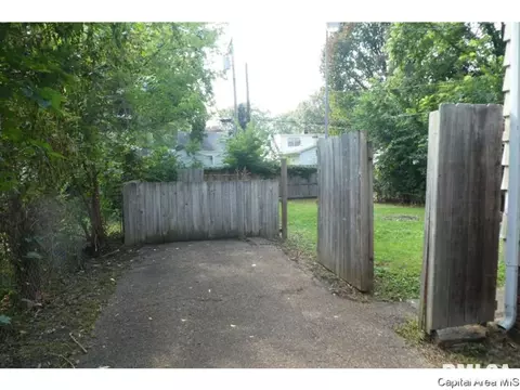 221 N Douglas Ave, Springfield, IL 62702 photo 14