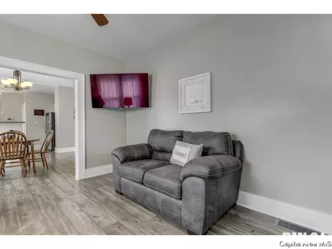 2101 N 7th St, Springfield, IL 62702 photo 8