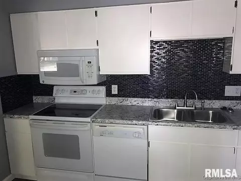 3140 Elmhurst Dr, Springfield, IL 62704 photo 5