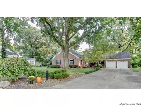 1100 Crescent Ln, Springfield, IL 62704 photo 2