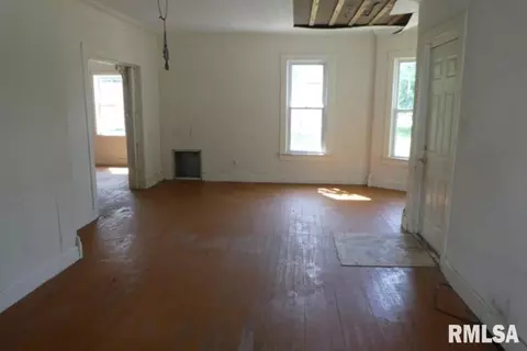 115 Jefferson St, Brighton, IL 62012 photo 2