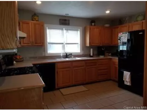 602 N Bitterroot Dr, Athens, IL 62613 photo 5
