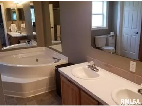 602 N Bitterroot Dr, Athens, IL 62613 photo 7