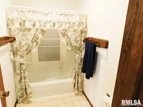2809 E Black, Springfield, IL 62702 photo 6