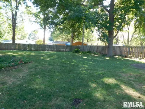 2000 Barberry Dr, Springfield, IL 62704 photo 6