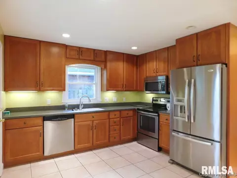 2000 Barberry Dr, Springfield, IL 62704 photo 9