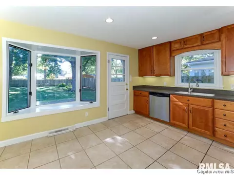 2000 Barberry Dr, Springfield, IL 62704 photo 10