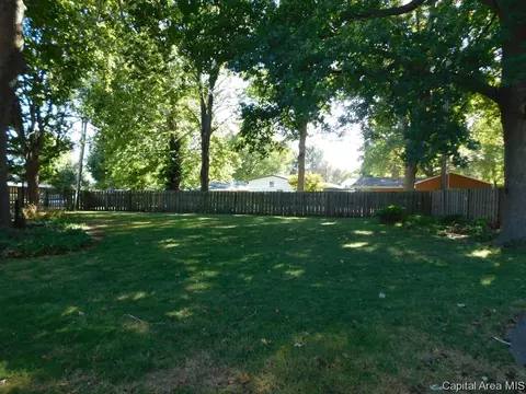 2000 Barberry Dr, Springfield, IL 62704 photo 5