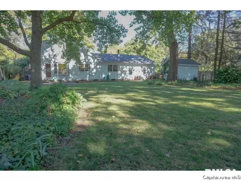 2000 Barberry Dr, Springfield, IL 62704 photo 3