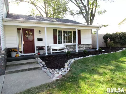 18 Groton Dr, Springfield, IL 62702 photo 2