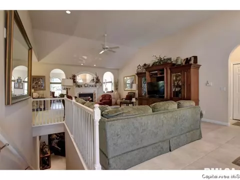 2013 W Laurel St, Springfield, IL 62704 photo 3