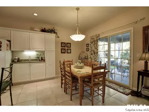 2013 W Laurel St, Springfield, IL 62704 photo 10