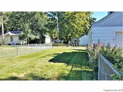 2308 S 11th St, Springfield, IL 62703 photo 5