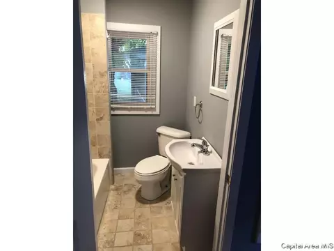 2420 N 15th St, Springfield, IL 62702 photo 4