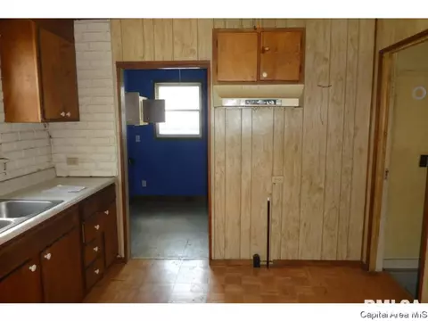 2209 S 10th St, Springfield, IL 62703 photo 7