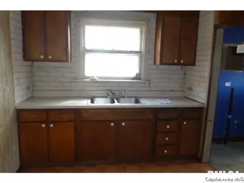 2209 S 10th St, Springfield, IL 62703 photo 6
