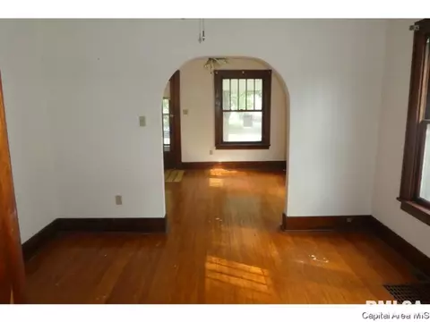2209 S 10th St, Springfield, IL 62703 photo 4