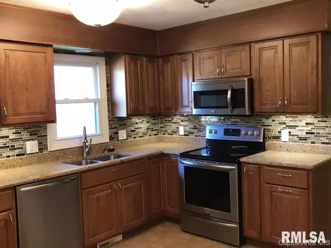 100 Exeter Ct, Springfield, IL 62704 photo 8