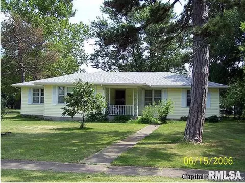 278 E Main, Waggoner, IL 62572 photo 1