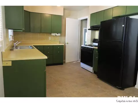 1308 Valley Dr, Springfield, IL 62702 photo 3