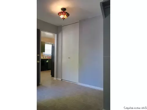 1308 Valley Dr, Springfield, IL 62702 photo 2