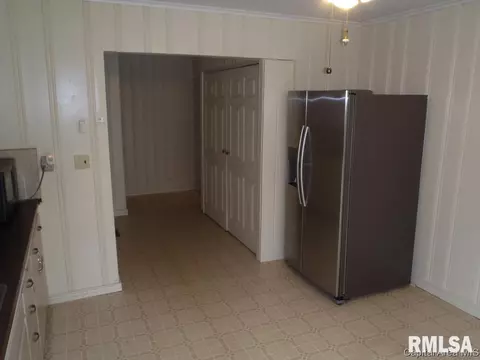 2840 S 4th St, Springfield, IL 62703 photo 2