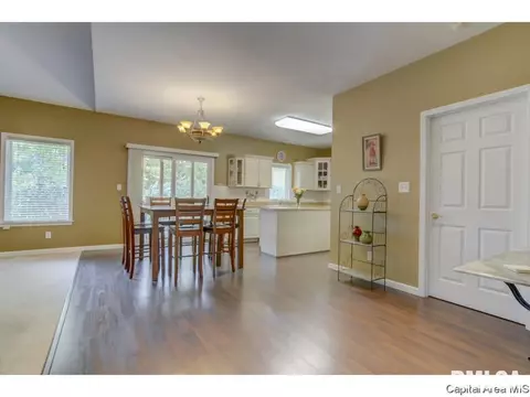 2701 Wellington, Springfield, IL 62703 photo 4