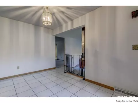 2495 Arrowhead, Springfield, IL 62702 photo 3