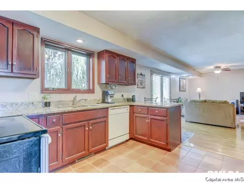 1512 Devonwood, Springfield, IL 62704 photo 9
