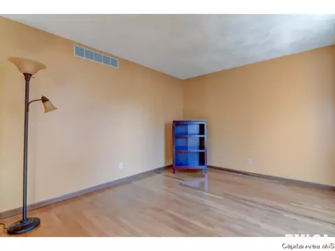 1512 Devonwood, Springfield, IL 62704 photo 3