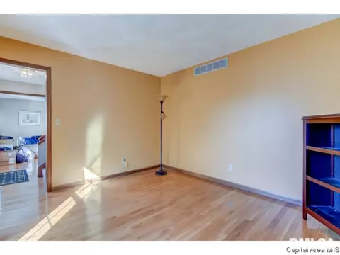 1512 Devonwood, Springfield, IL 62704 photo 4