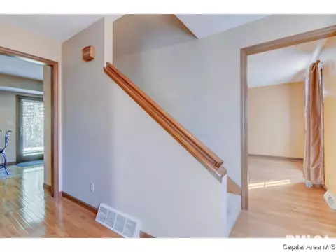 1512 Devonwood, Springfield, IL 62704 photo 2