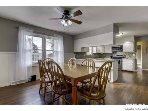 412 E Lynwood Dr, Athens, IL 62613 photo 9