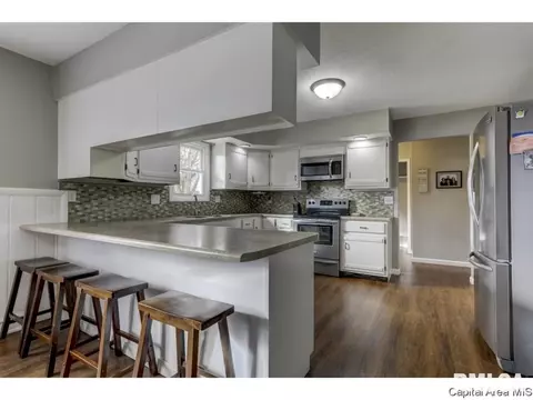 412 E Lynwood Dr, Athens, IL 62613 photo 7