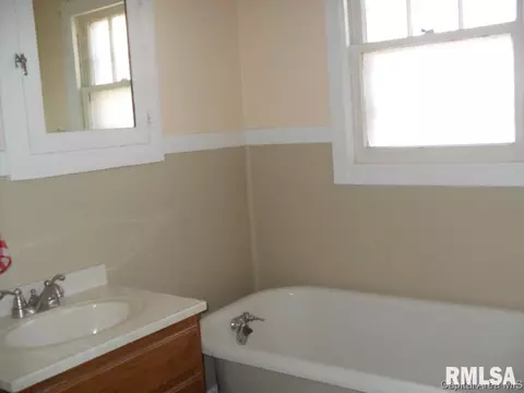 411 E Ash St, Springfield, IL 62703 photo 8