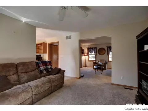 4300 Comanche Dr, Springfield, IL 62711 photo 8