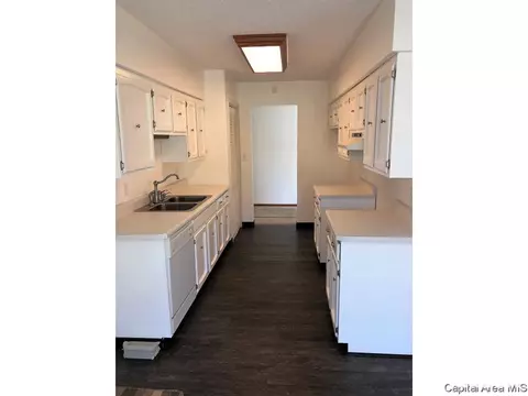 906 Gabbert Rd, Springfield, IL 62707 photo 2