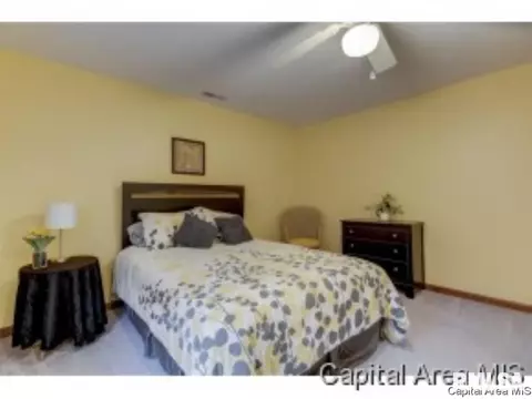 200 Golf Rd, Springfield, IL 62704 photo 4