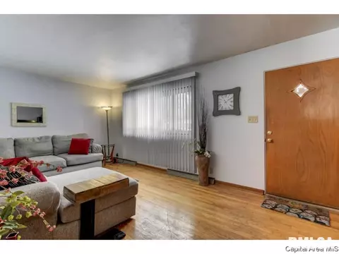 27 Monica Ct, Springfield, IL 62702 photo 3