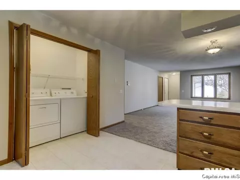 5222 Carlton Dr, Springfield, IL 62703 photo 8