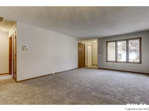 5222 Carlton Dr, Springfield, IL 62703 photo 4