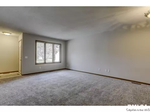 5222 Carlton Dr, Springfield, IL 62703 photo 6