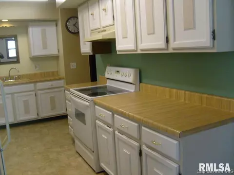 2315 S 15th St, Springfield, IL 62703 photo 4