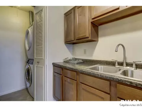 477 S Durkin, Springfield, IL 62704 photo 8
