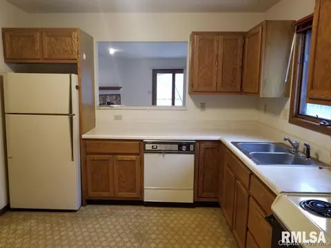 100 Astoria Rd, Springfield, IL 62704 photo 5