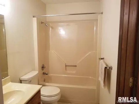 100 Astoria Rd, Springfield, IL 62704 photo 10