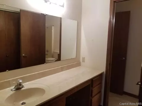 100 Astoria Rd, Springfield, IL 62704 photo 9