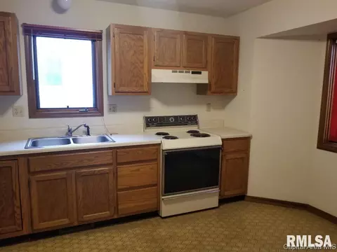100 Astoria Rd, Springfield, IL 62704 photo 4