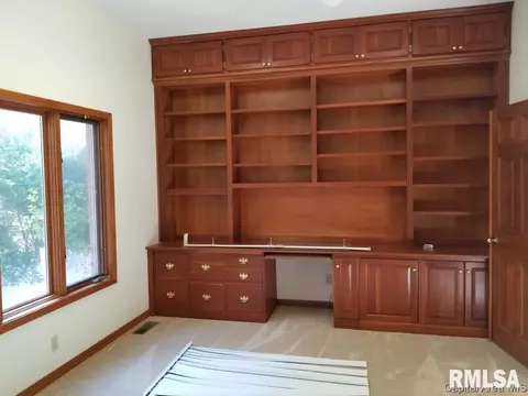 3025 Newport Dr, Springfield, IL 62702 photo 4
